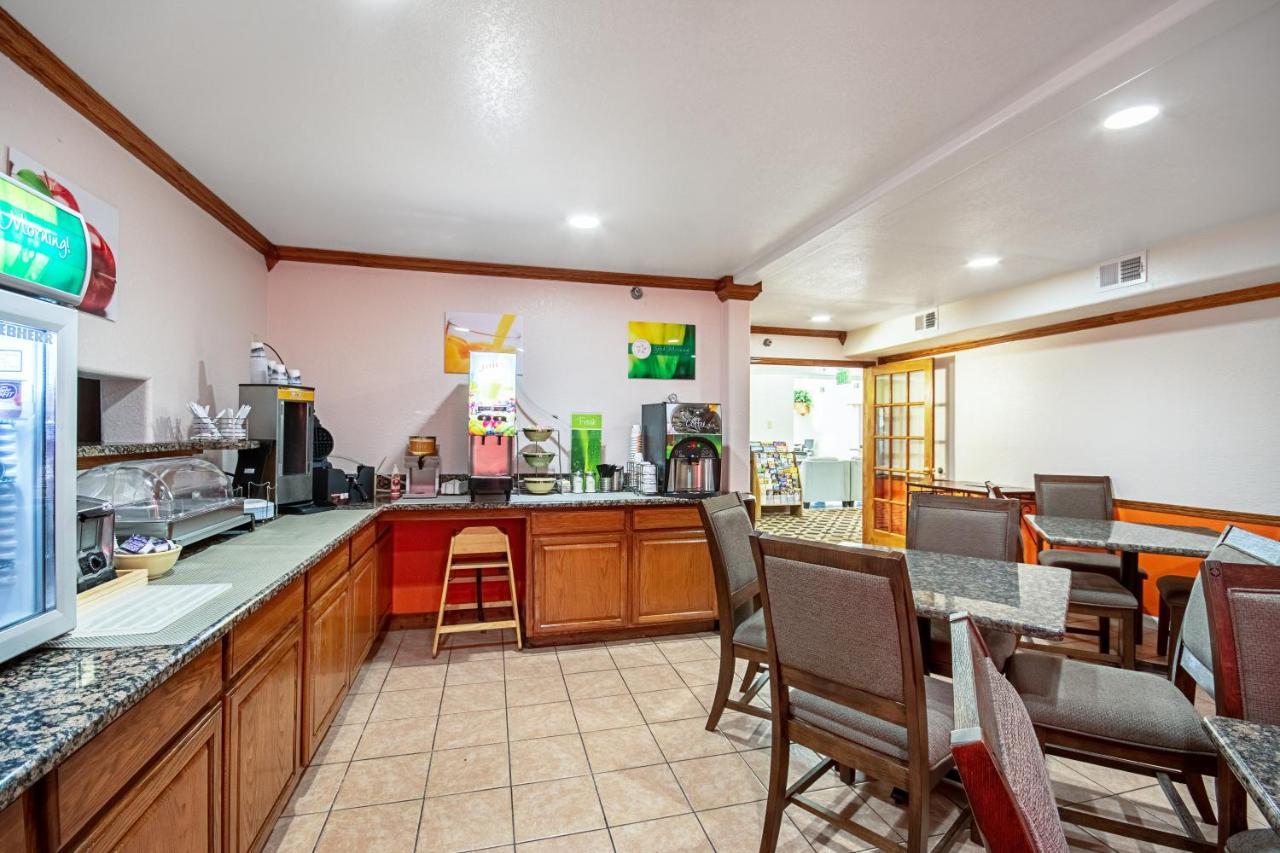 Quality Inn Dodge City Esterno foto